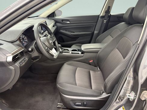 Used 2024 Nissan Altima 2.5 SV FWD image 11