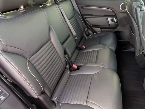 Used 2024 Land Rover Discovery Metropolitan Edition image 20