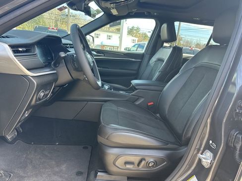 New 2026 Jeep Grand Cherokee Altitude AWD/4WD image 11