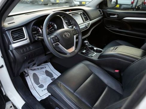 Used 2016 Toyota Highlander XLE image 8