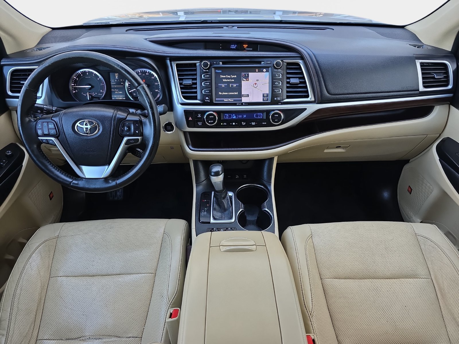Used 2015 Toyota Highlander Limited w/ Driver Technology Package AWD/4WD image 10