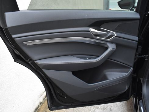 Used 2021 Audi e-tron Premium w/ Convenience Plus Package image 27