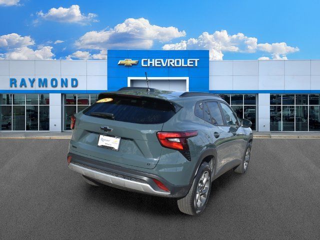 Certified 2025 Chevrolet Trax LT w/ LT Convenience Package FWD image 3