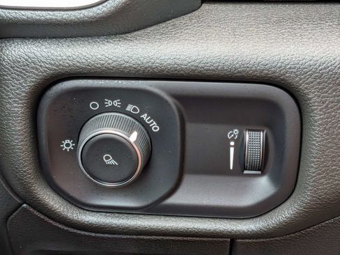 Used 2023 RAM 1500 Big Horn AWD/4WD image 29
