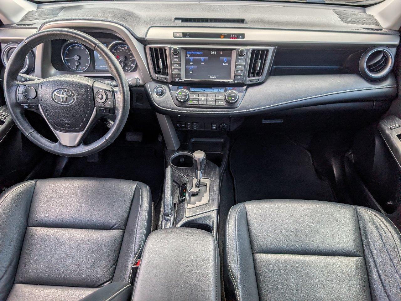 Used 2017 Toyota RAV4 Platinum FWD image 4