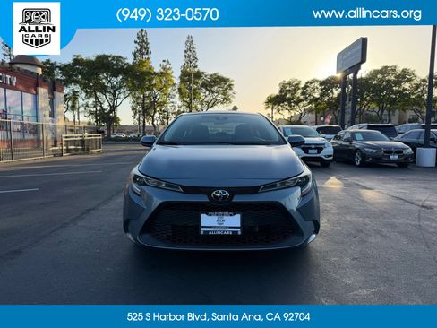 Used 2021 Toyota Corolla LE FWD image 2