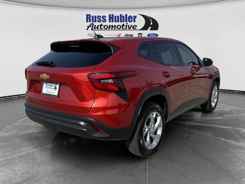 Used 2024 Chevrolet Trax LS w/ LS Convenience Package FWD image 6