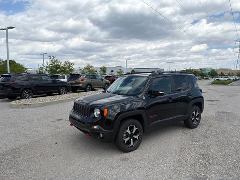 Used 2022 Jeep Renegade Trailhawk w/ Sun/Sound Group AWD/4WD image 3