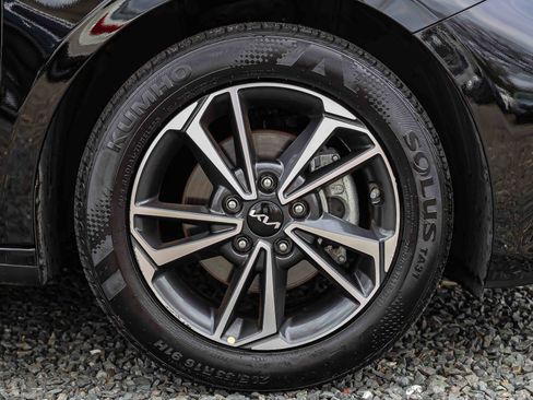 Certified 2024 Kia Forte LXS w/ LXS Technology Package image 27