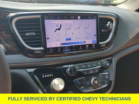 Used 2022 Chrysler Pacifica Pinnacle AWD/4WD image 33