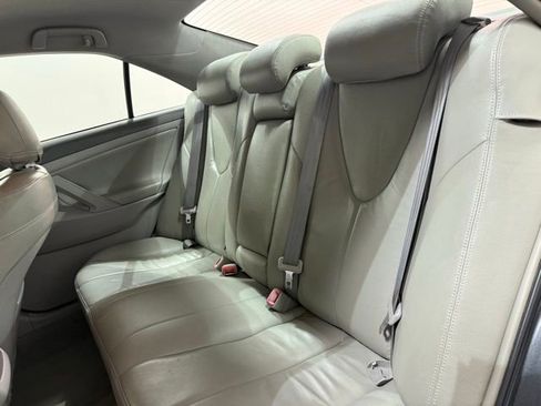 Used 2010 Toyota Camry LE image 19