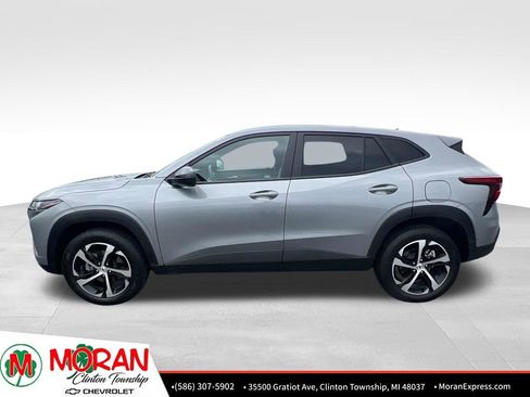 Certified 2024 Chevrolet Trax RS w/ Driver Confidence Package FWD image 3