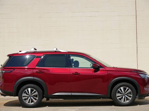 Used 2023 Nissan Pathfinder SL FWD image 51