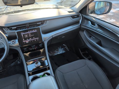 Used 2023 Jeep Grand Cherokee L Laredo image 11