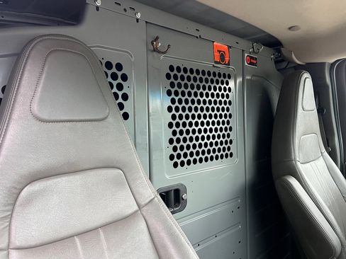 Used 2018 GMC Savana 2500 Extended RWD image 8
