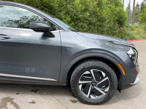 Used 2023 Kia Sportage LX AWD/4WD image 2