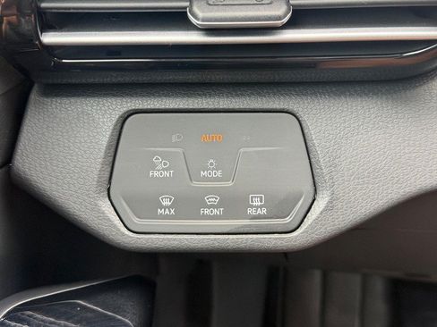 Used 2023 Volkswagen ID.4 Pro AWD/4WD image 17