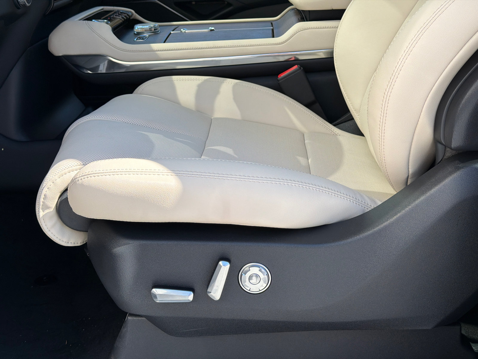 New 2027 Lincoln Navigator L Premier AWD/4WD image 17