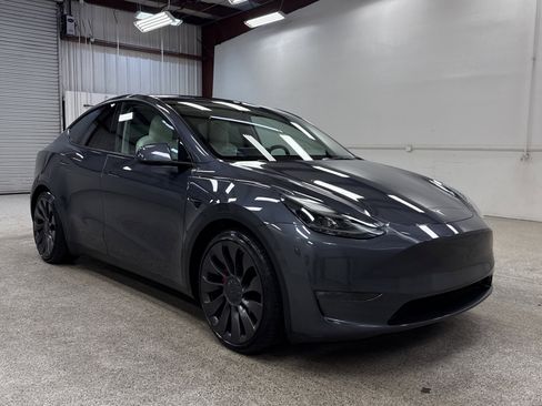 Used 2023 Tesla Model Y Performance image 23