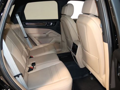 Used 2022 Porsche Cayenne Platinum Edition AWD/4WD image 68