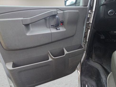 Used 2017 Chevrolet Express 3500 LT w/ LT Preferred Equipment Group image 18