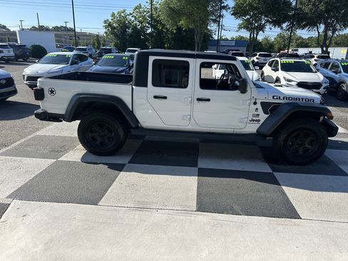 Used 2021 Jeep Gladiator Sport AWD/4WD image 5