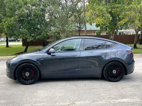 Used 2024 Tesla Model Y Performance image 4