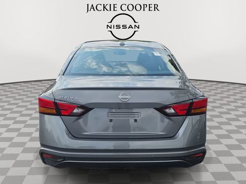Used 2025 Nissan Altima 2.5 SV image 6