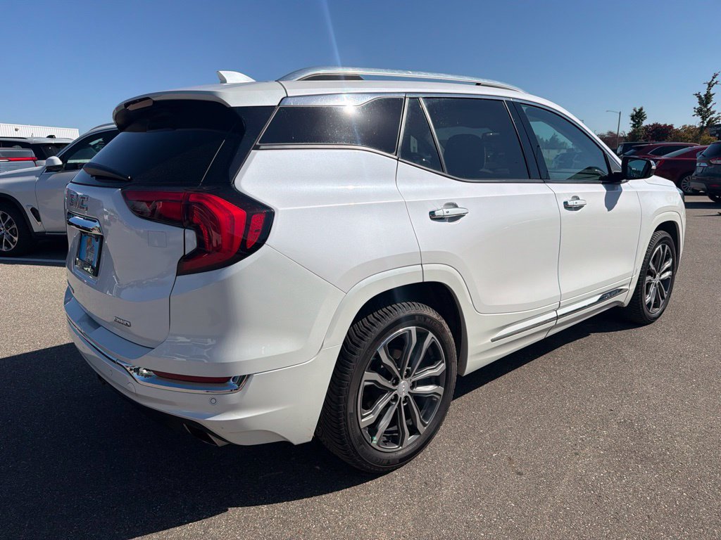Used 2020 GMC Terrain Denali w/ Denali Premium Package AWD/4WD image 6