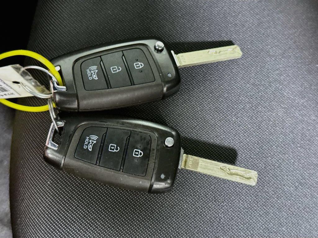 Certified 2023 Hyundai Tucson SE AWD/4WD image 32