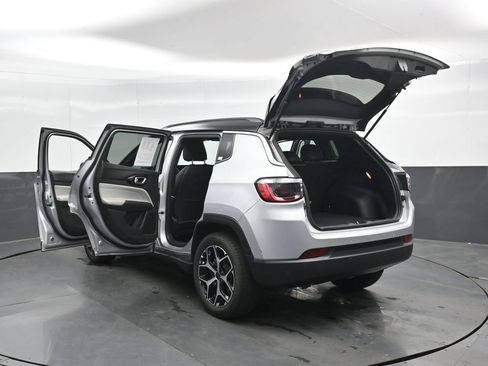 Used 2025 Jeep Compass Limited AWD/4WD image 49