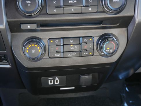 Used 2018 Ford F150 XLT w/ Equipment Group 302A Luxury AWD/4WD image 23