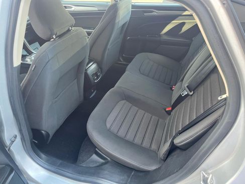 Used 2019 Ford Fusion SE image 25