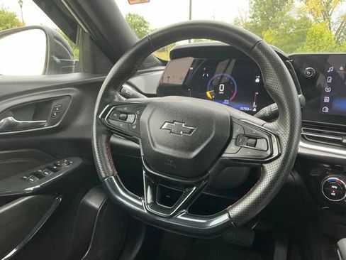 Used 2025 Chevrolet Trax RS w/ Sunroof Package FWD image 22