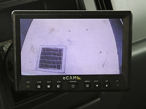 Used 2018 Isuzu NPR image 29