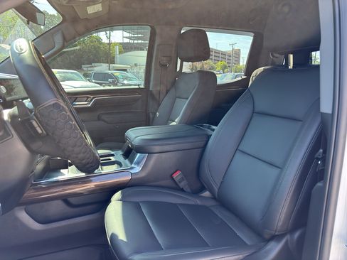 Used 2024 Chevrolet Silverado 1500 LT Trail Boss w/ Convenience Package II AWD/4WD image 12