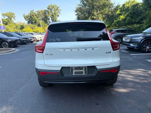 Used 2024 Volvo XC40 B5 Plus w/ Protection Package Premier AWD/4WD image 13