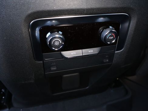 New 2026 Chevrolet Suburban LS image 18