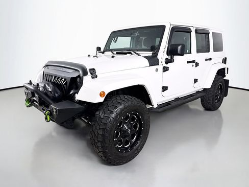 Used 2014 Jeep Wrangler Unlimited Sahara AWD/4WD image 3