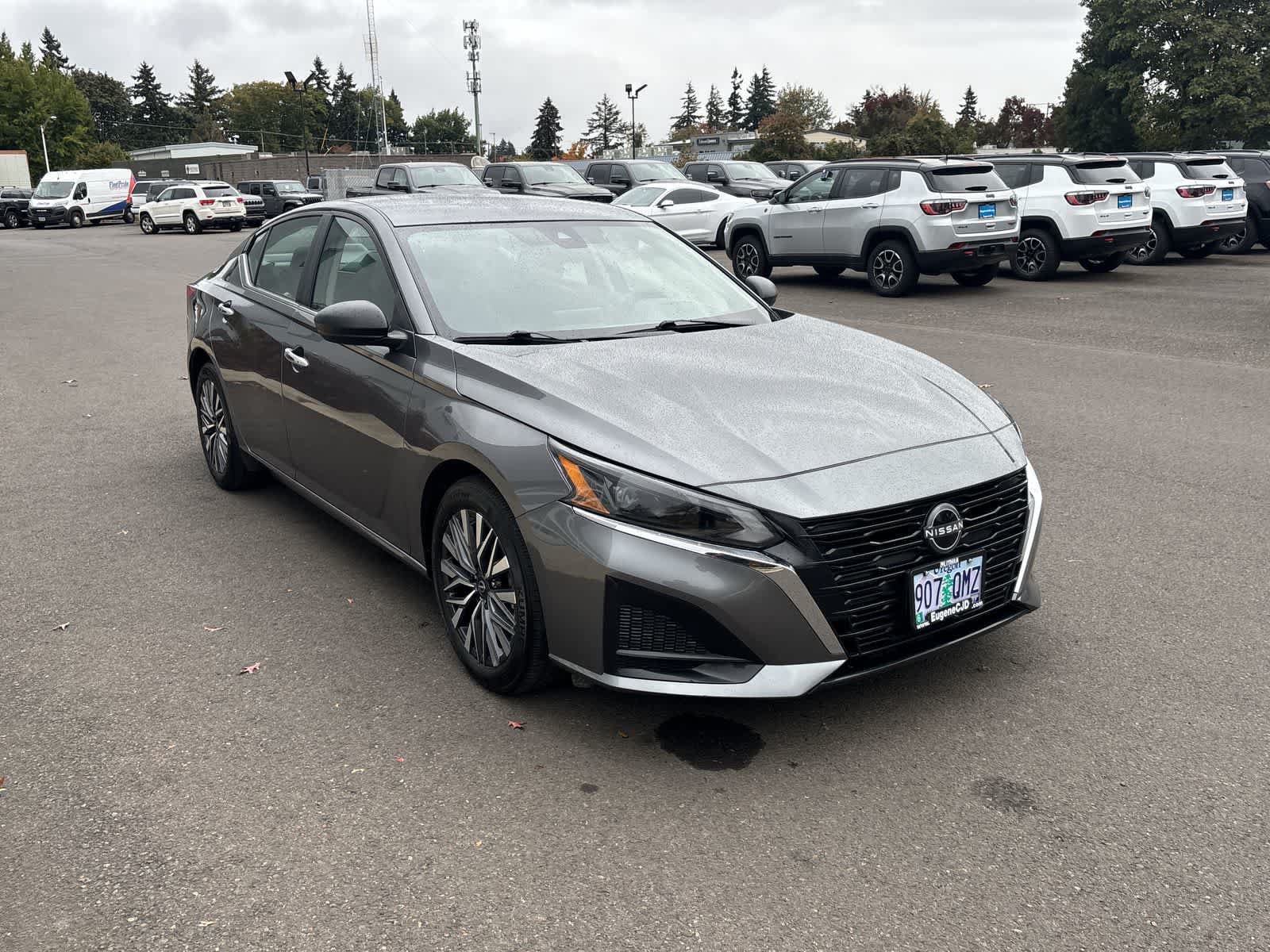 Used 2025 Nissan Altima 2.5 SV FWD image 7