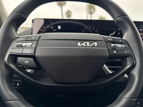 Used 2025 Kia K4 EX FWD image 22