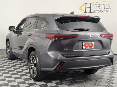 Used 2023 Toyota Highlander XLE image 5