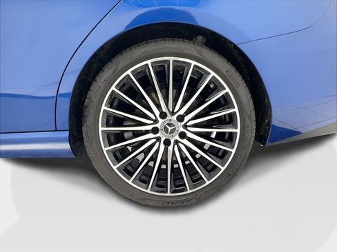 Used 2025 Mercedes-Benz C 300 Sedan image 11