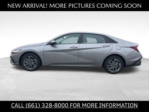 Used 2024 Hyundai Elantra SEL image 2