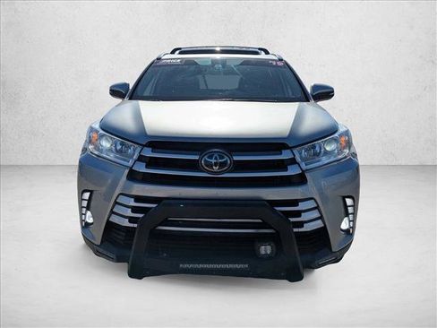 Used 2019 Toyota Highlander XLE image 2
