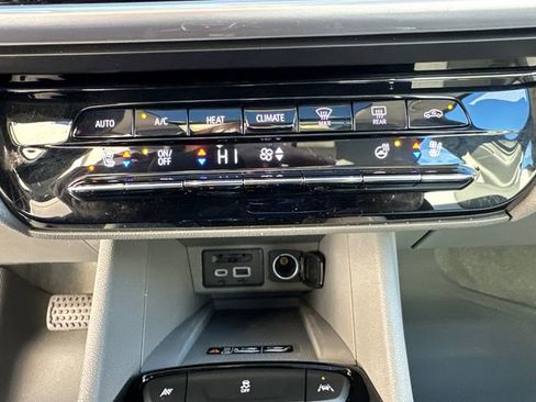 Used 2023 Chevrolet Bolt EUV Premier w/ Sun & Sound Package image 34