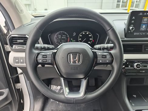Used 2025 Honda Pilot Touring image 23
