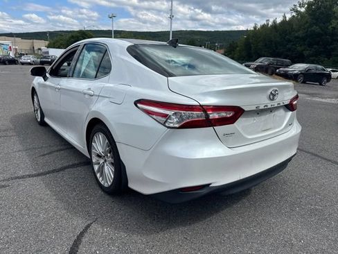 Used 2019 Toyota Camry XLE w/ Navigation Package FWD image 7