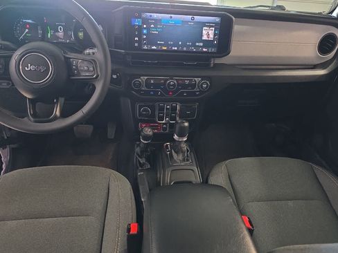 Used 2024 Jeep Wrangler Unlimited AWD/4WD image 4