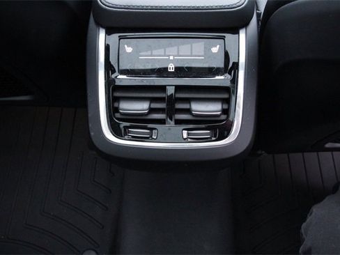 Used 2023 Volvo XC90 B6 Plus image 31